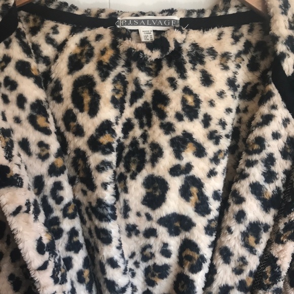 Fuzzy Robe - Picture 4 of 7